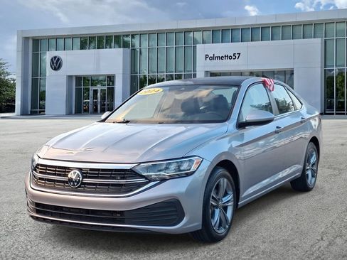 Used 2024 Volkswagen Jetta SE FWD image 3