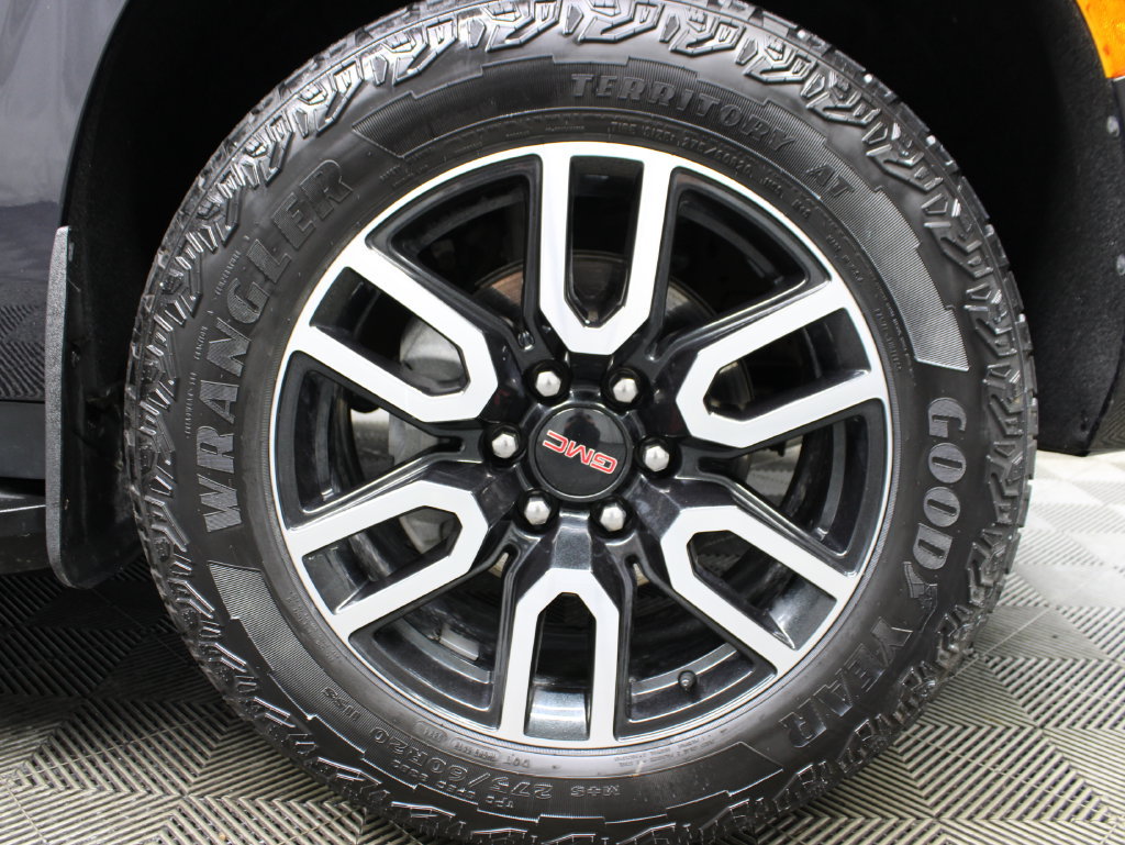Used 2024 GMC Yukon AT4 w/ Technology Package AWD/4WD image 13