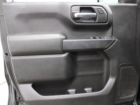 Used 2019 Chevrolet Silverado 1500 Custom w/ Custom Convenience Package AWD/4WD image 11