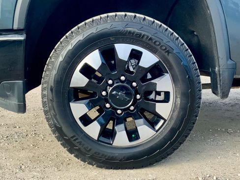 Used 2020 Chevrolet Silverado 2500 Custom w/ Custom Value Package image 17