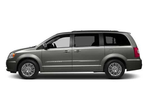 Used 2013 Chrysler Town & Country Touring image 3