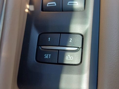 Used 2022 Chevrolet Suburban Premier AWD/4WD image 18