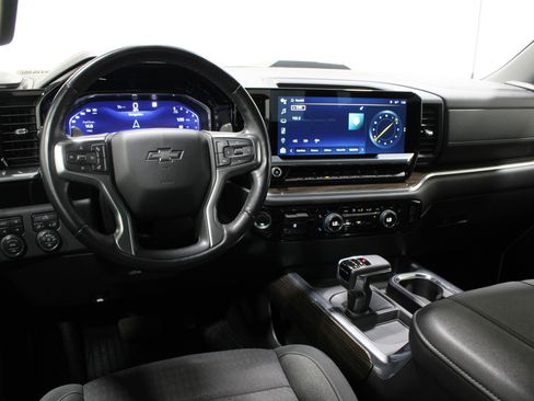 Used 2023 Chevrolet Silverado 1500 LT Trail Boss AWD/4WD image 2