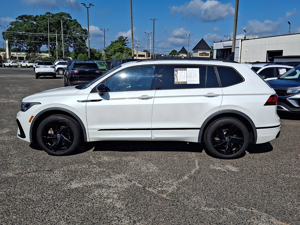 Used 2023 Volkswagen Tiguan SE R-Line FWD image 2