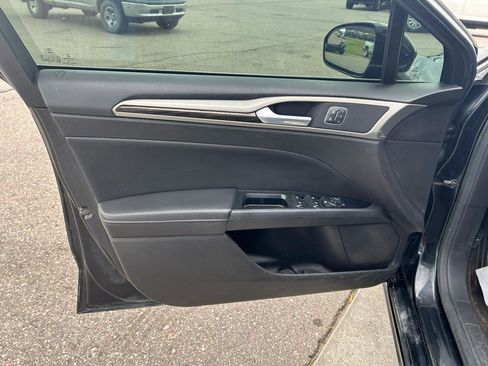 Used 2014 Ford Fusion SE w/ Equipment Group 202A FWD image 13