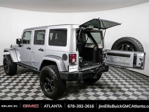 Used 2015 Jeep Wrangler Unlimited Sahara AWD/4WD image 30