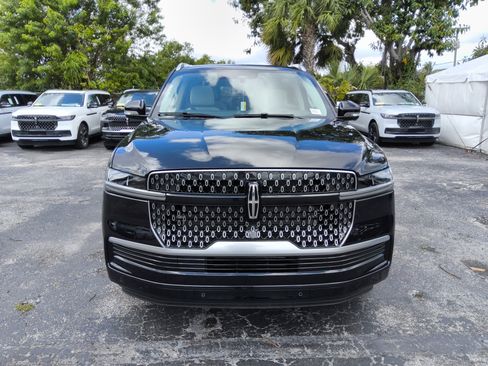New 2026 Lincoln Navigator Reserve image 8