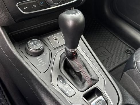 Used 2022 Jeep Cherokee Trailhawk w/ Sound & Nav Group image 13