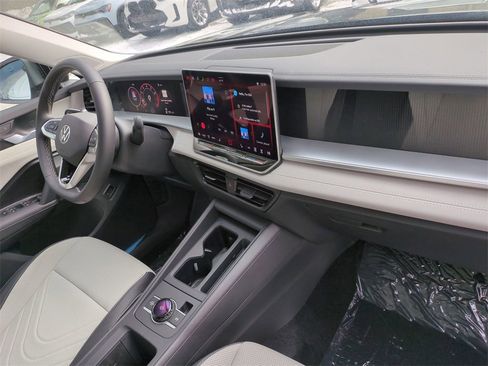 New 2026 Volkswagen Tiguan SE image 36