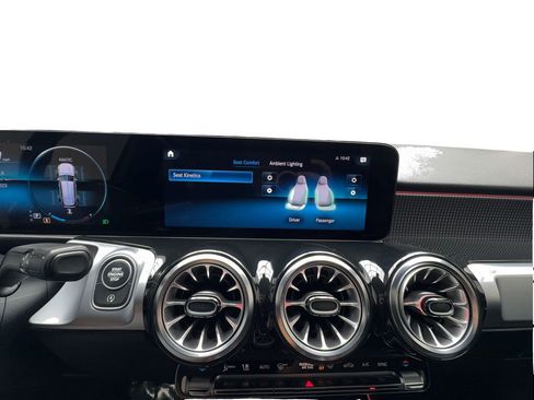 Used 2022 Mercedes-Benz GLB 250 4MATIC w/ Premium Package Lite image 45