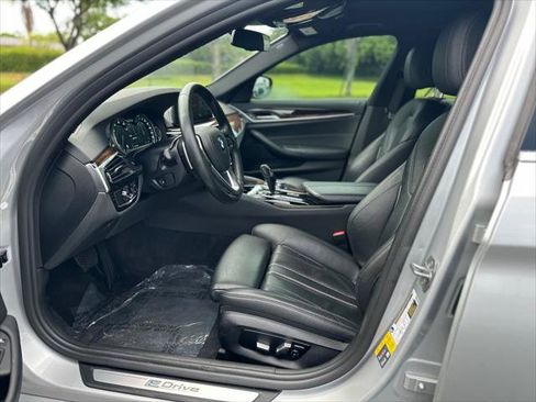 Used 2019 BMW 530e w/ Convenience Package RWD image 14