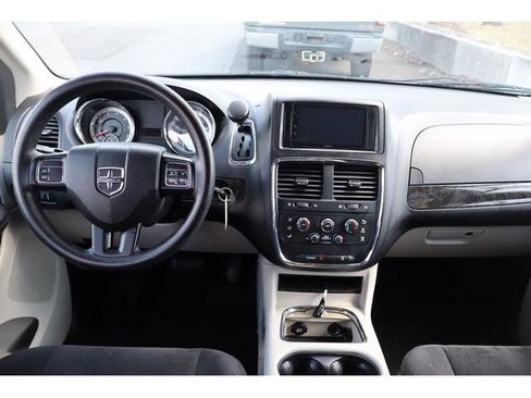 Used 2015 Dodge Grand Caravan SXT image 9