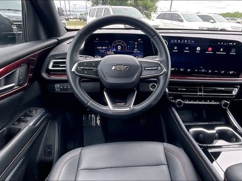 Used 2025 Chevrolet Traverse Z71 AWD/4WD image 8