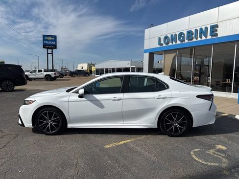 Used 2024 Toyota Camry SE image 4