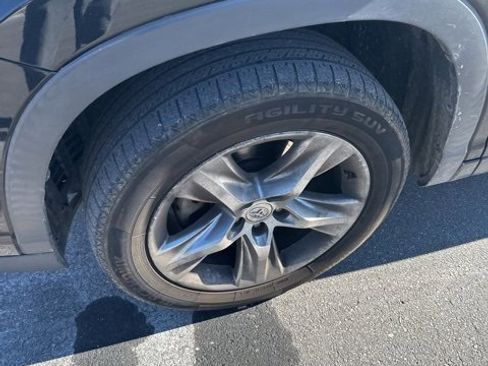 Used 2014 Toyota Highlander Limited image 2