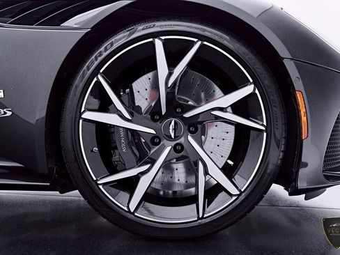 Used 2021 Aston Martin DBS Superleggera RWD image 38
