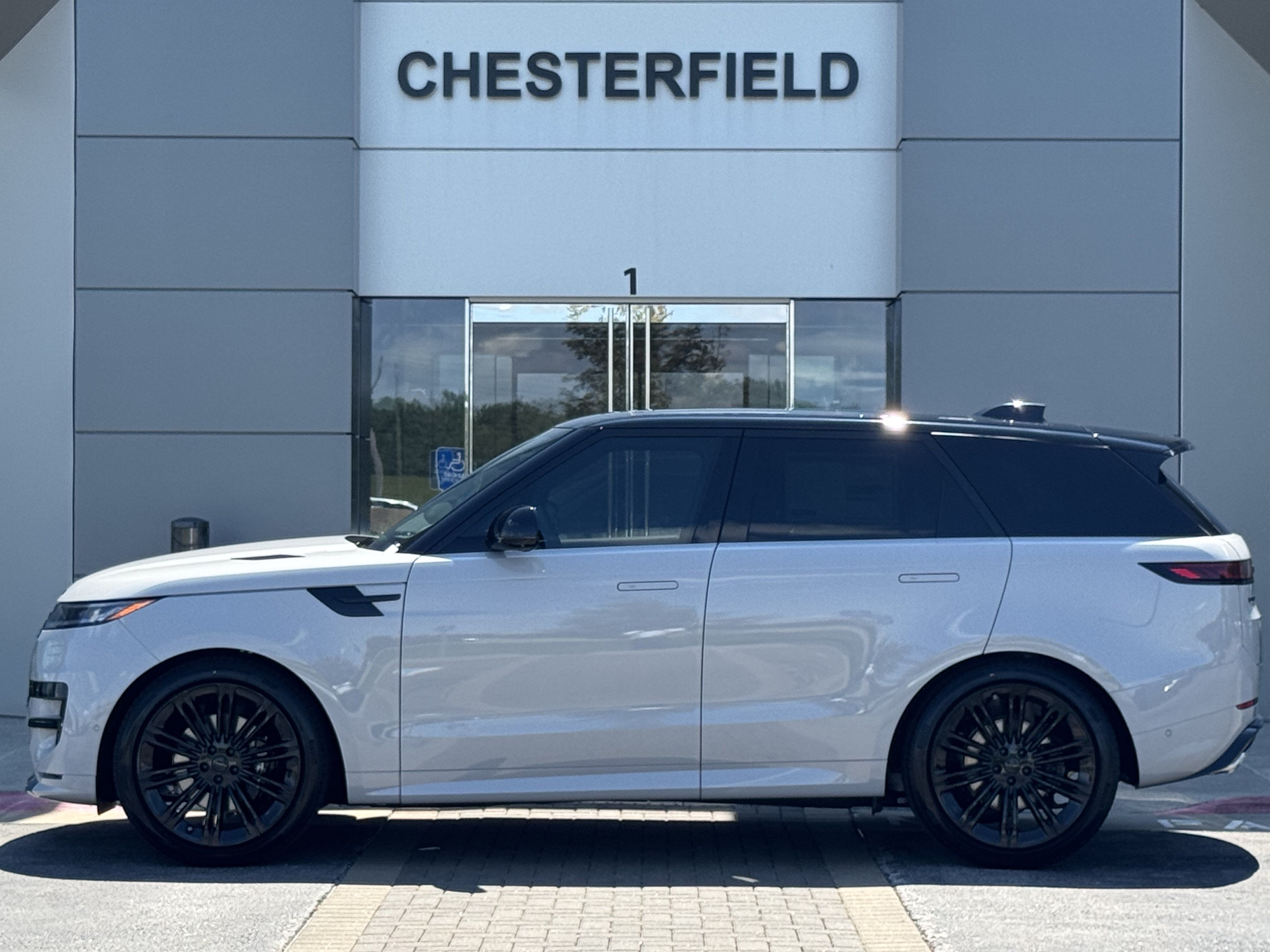 New 2026 Land Rover Range Rover Sport Dynamic SE AWD/4WD image 3