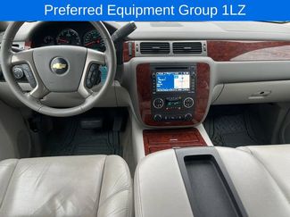 Used 2011 Chevrolet Avalanche LTZ video 3