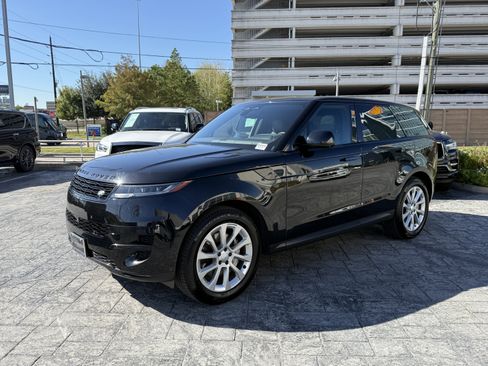 Used 2025 Land Rover Range Rover Sport SE image 3