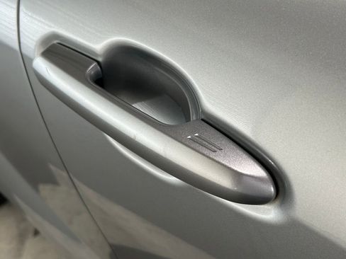 Used 2023 Toyota Highlander L image 26