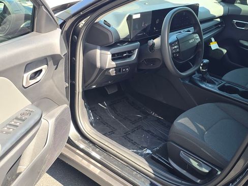 Certified 2026 Kia K4 FWD image 9