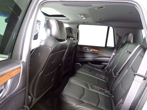 Used 2016 Cadillac Escalade Luxury image 35