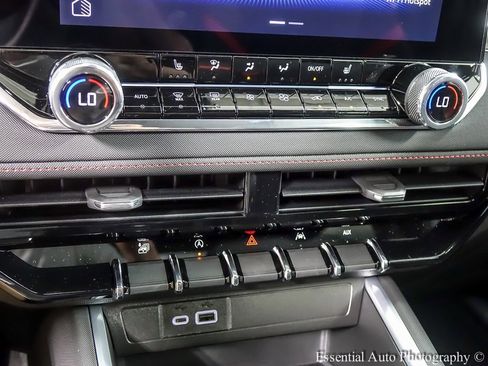 Used 2024 Chevrolet Colorado Z71 w/ Z71 Convenience Package 2 image 16