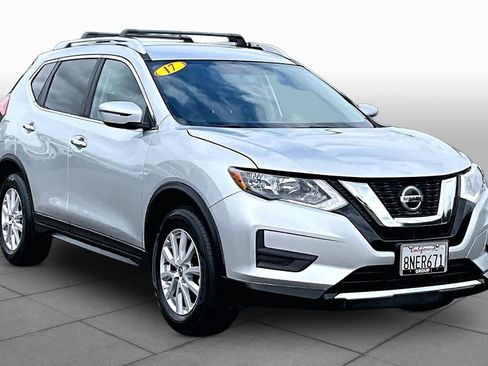 Used 2018 Nissan Rogue SV AWD/4WD image 2