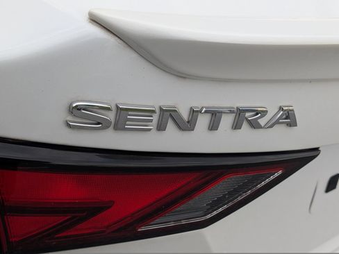 Used 2023 Nissan Sentra SR w/ Electronics Package FWD image 9