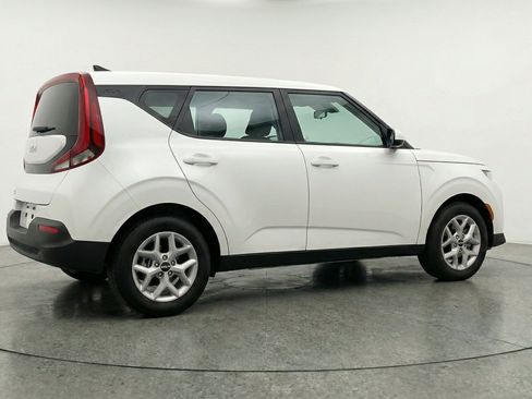 Used 2025 Kia Soul LX w/ LX Technology Package FWD image 9