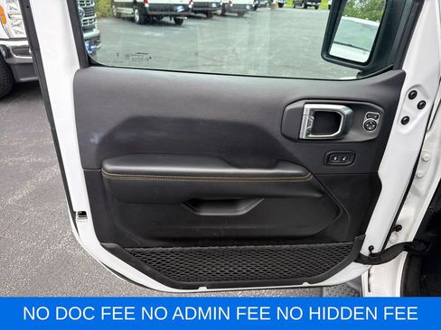 Used 2024 Jeep Wrangler Unlimited Sahara AWD/4WD image 11