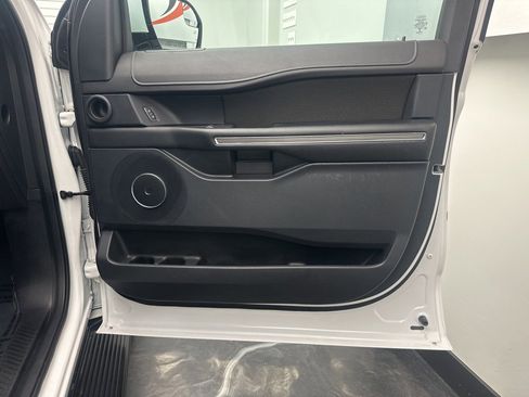 Used 2019 Ford Expedition XLT image 10