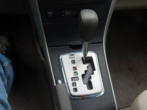 Used 2010 Toyota Corolla image 21