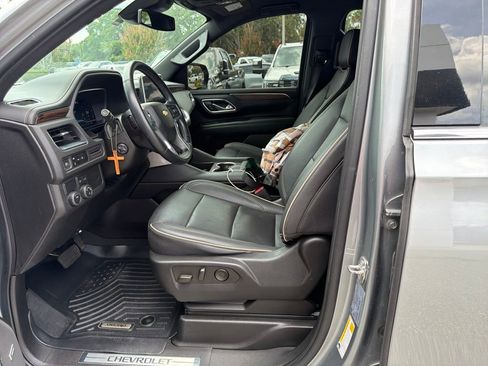 Used 2023 Chevrolet Suburban Premier RWD image 6