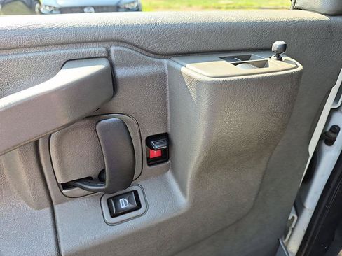 Used 2019 Chevrolet Express 2500 w/ Enhanced Convenience Package RWD image 13