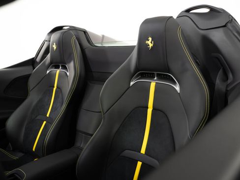 Used 2022 Ferrari SF90 Spider image 18