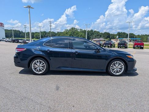 Used 2020 Toyota Camry XLE FWD image 6