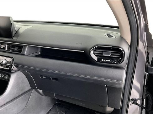 Used 2024 Honda Pilot Touring image 20