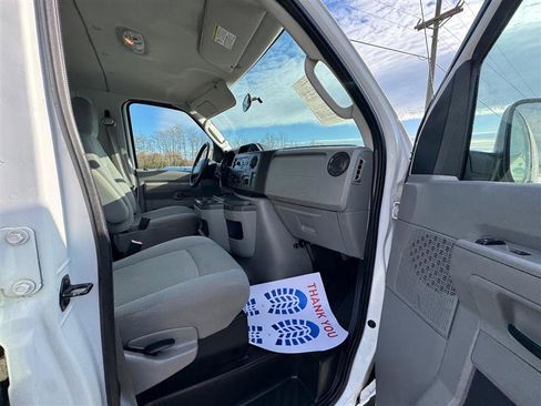 Used 2009 Ford E-350 and Econoline 350 Super Duty Wagon image 38