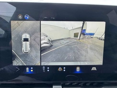Used 2026 Chevrolet Equinox LT w/ Convenience Package II FWD image 9