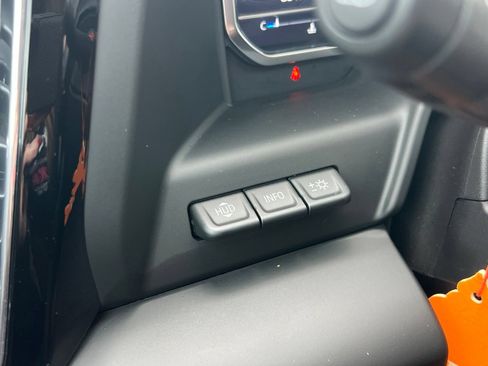 Used 2024 GMC Sierra 2500 Denali Ultimate AWD/4WD image 31