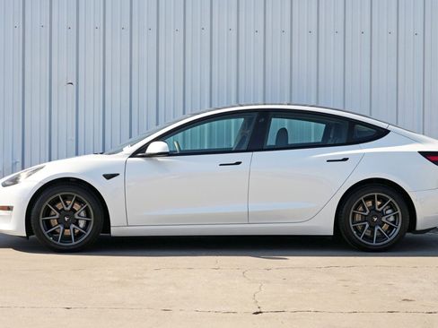 Used 2022 Tesla Model 3 image 9