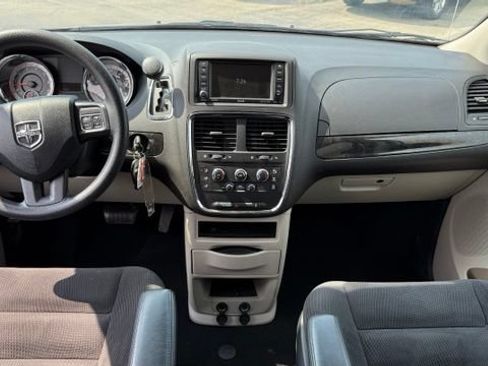 Used 2018 Dodge Grand Caravan SE w/ UConnect Hands-Free Group FWD image 28