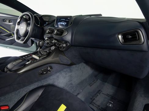 Used 2020 Aston Martin V8 Vantage AMR RWD image 32