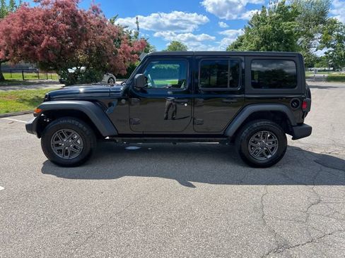 Used 2025 Jeep Wrangler Unlimited Sport AWD/4WD image 6