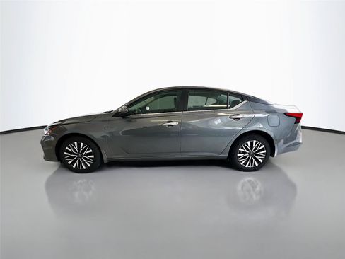 Used 2023 Nissan Altima 2.5 SV AWD/4WD image 8