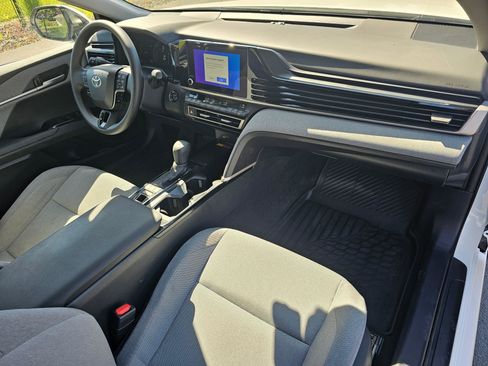 Used 2025 Toyota Camry LE AWD/4WD image 11