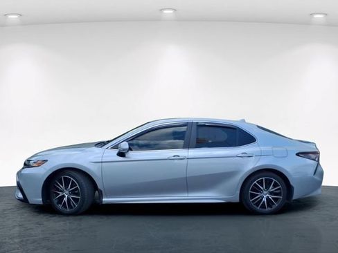 Used 2022 Toyota Camry SE FWD image 14