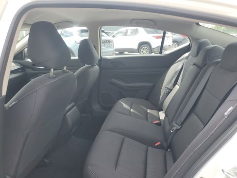 Used 2025 Nissan Altima 2.5 SV FWD image 12