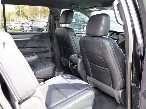 Used 2024 GMC Acadia Elevation image 36